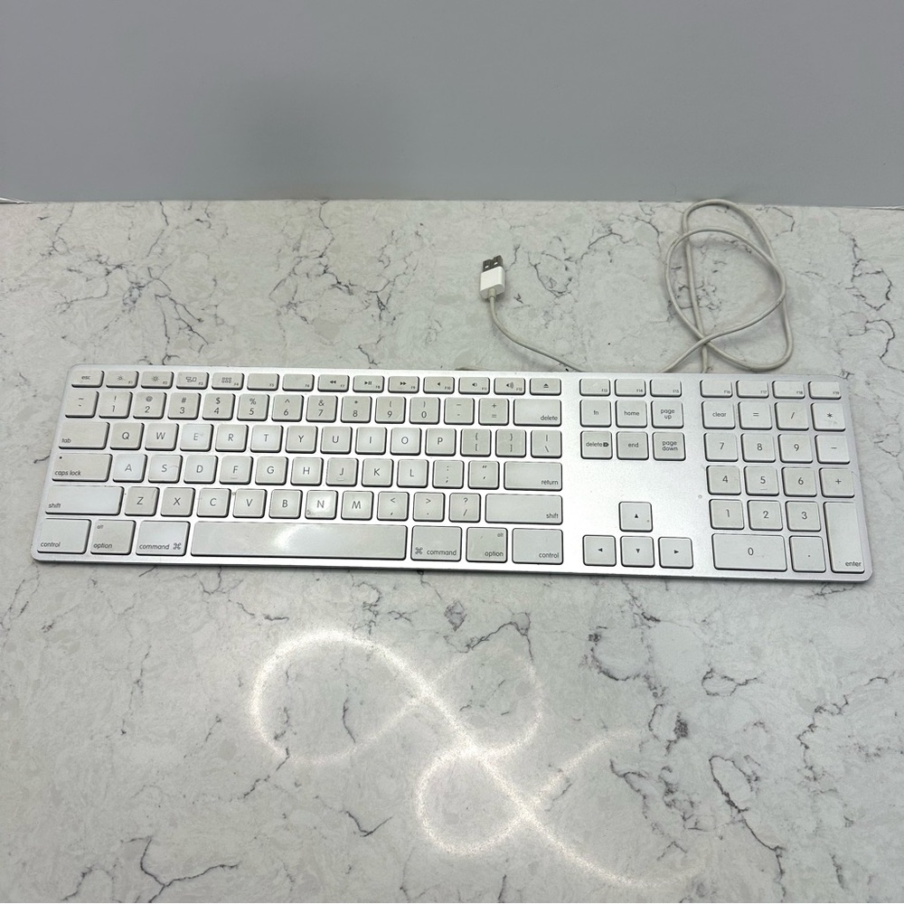 WORKS! Genuine Apple A1243 USB Wired Aluminum Keyboard with Numeric KeyPad